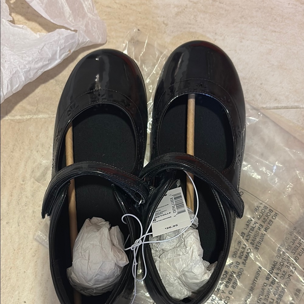 NWT Girls Black dress shoes size 6
